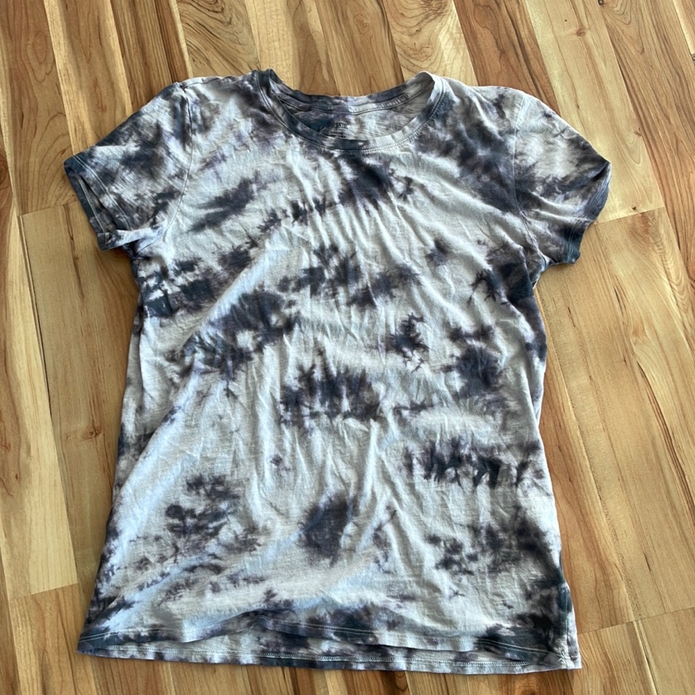 VS pink T-shirt